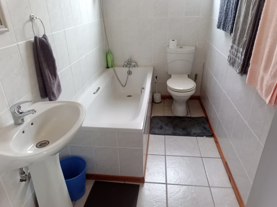 5 Bedroom Property for Sale in Kleinbaai Western Cape